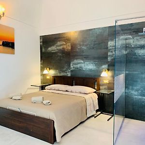 Camera con letto king size
